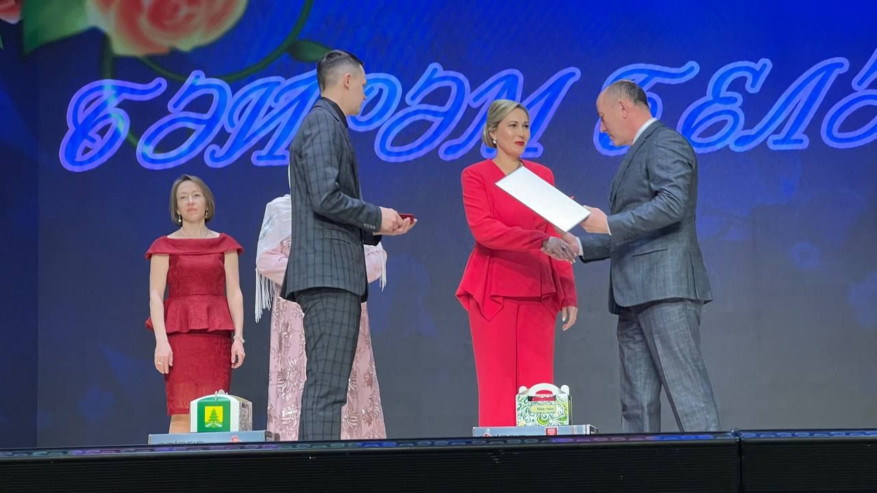 Халыкара хатын-кызлар көне уңаеннан район мәдәният йортында узган бәйрәм чарасыннан фоторепортаж