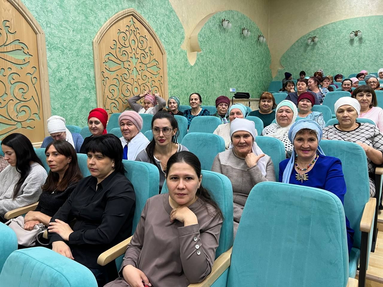 Халыкара хатын-кызлар көне уңаеннан район мәдәният йортында узган бәйрәм чарасыннан фоторепортаж