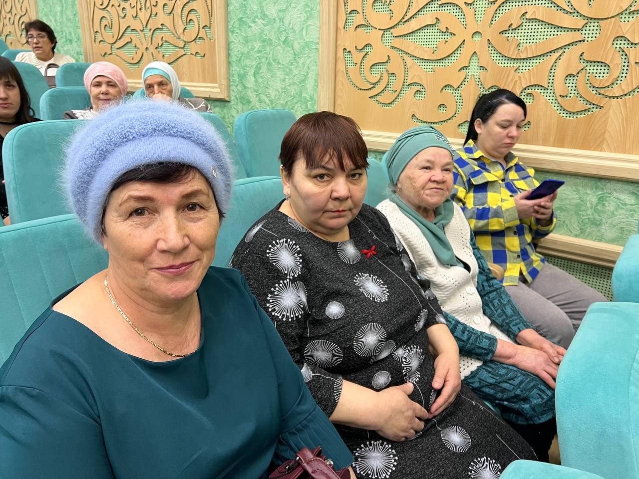 Халыкара хатын-кызлар көне уңаеннан район мәдәният йортында узган бәйрәм чарасыннан фоторепортаж