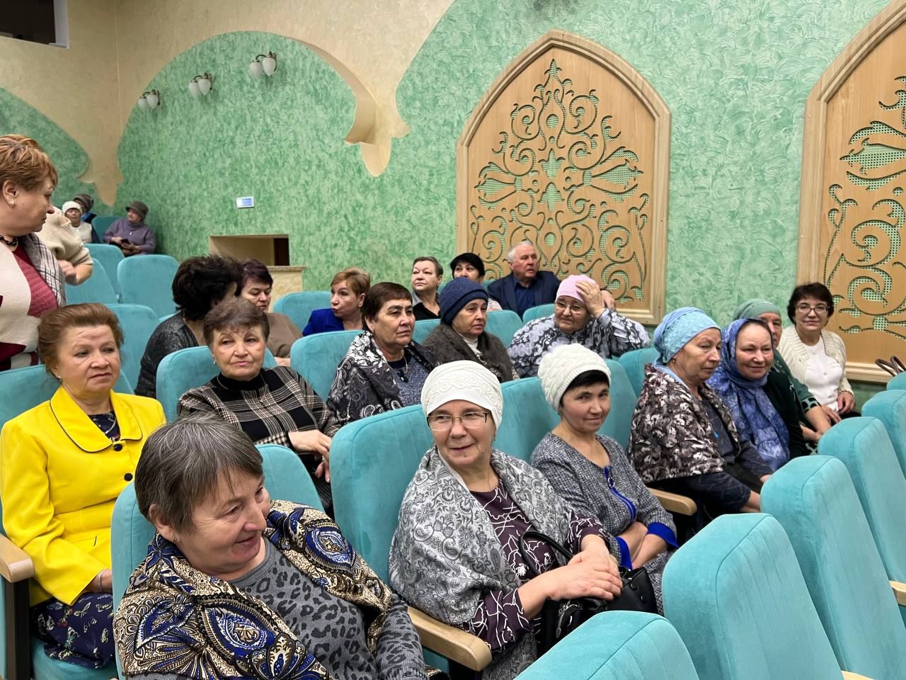 Халыкара хатын-кызлар көне уңаеннан район мәдәният йортында узган бәйрәм чарасыннан фоторепортаж