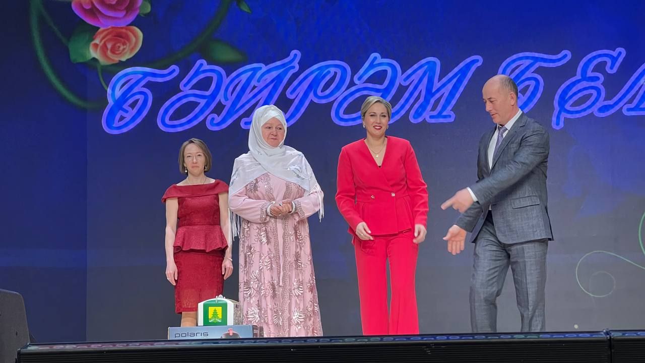 Халыкара хатын-кызлар көне уңаеннан район мәдәният йортында узган бәйрәм чарасыннан фоторепортаж