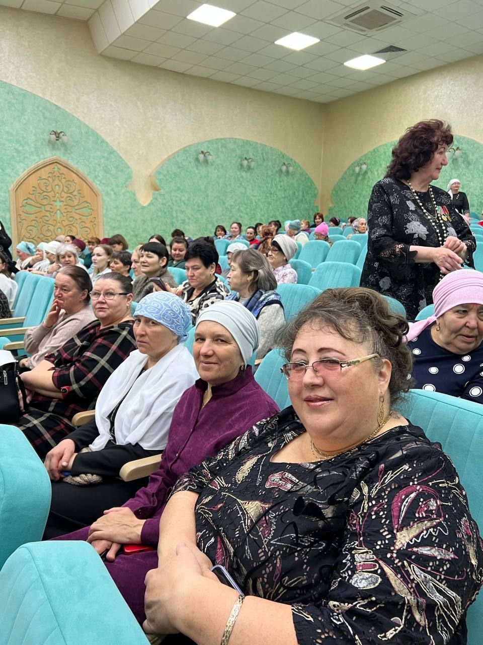 Халыкара хатын-кызлар көне уңаеннан район мәдәният йортында узган бәйрәм чарасыннан фоторепортаж