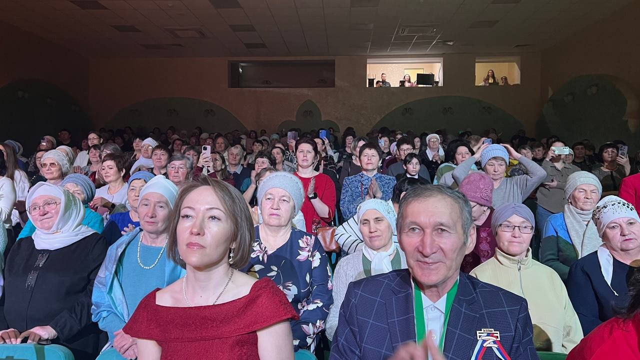 Халыкара хатын-кызлар көне уңаеннан район мәдәният йортында узган бәйрәм чарасыннан фоторепортаж