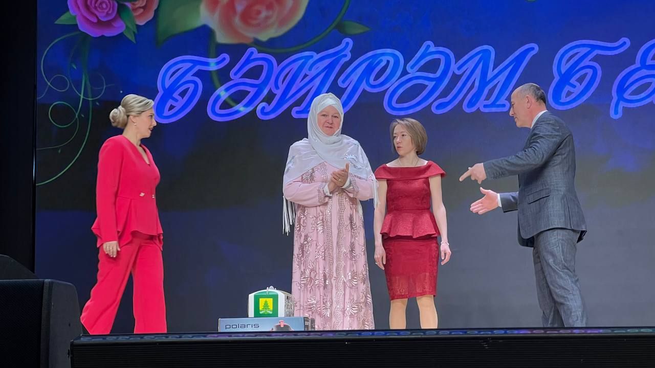Халыкара хатын-кызлар көне уңаеннан район мәдәният йортында узган бәйрәм чарасыннан фоторепортаж