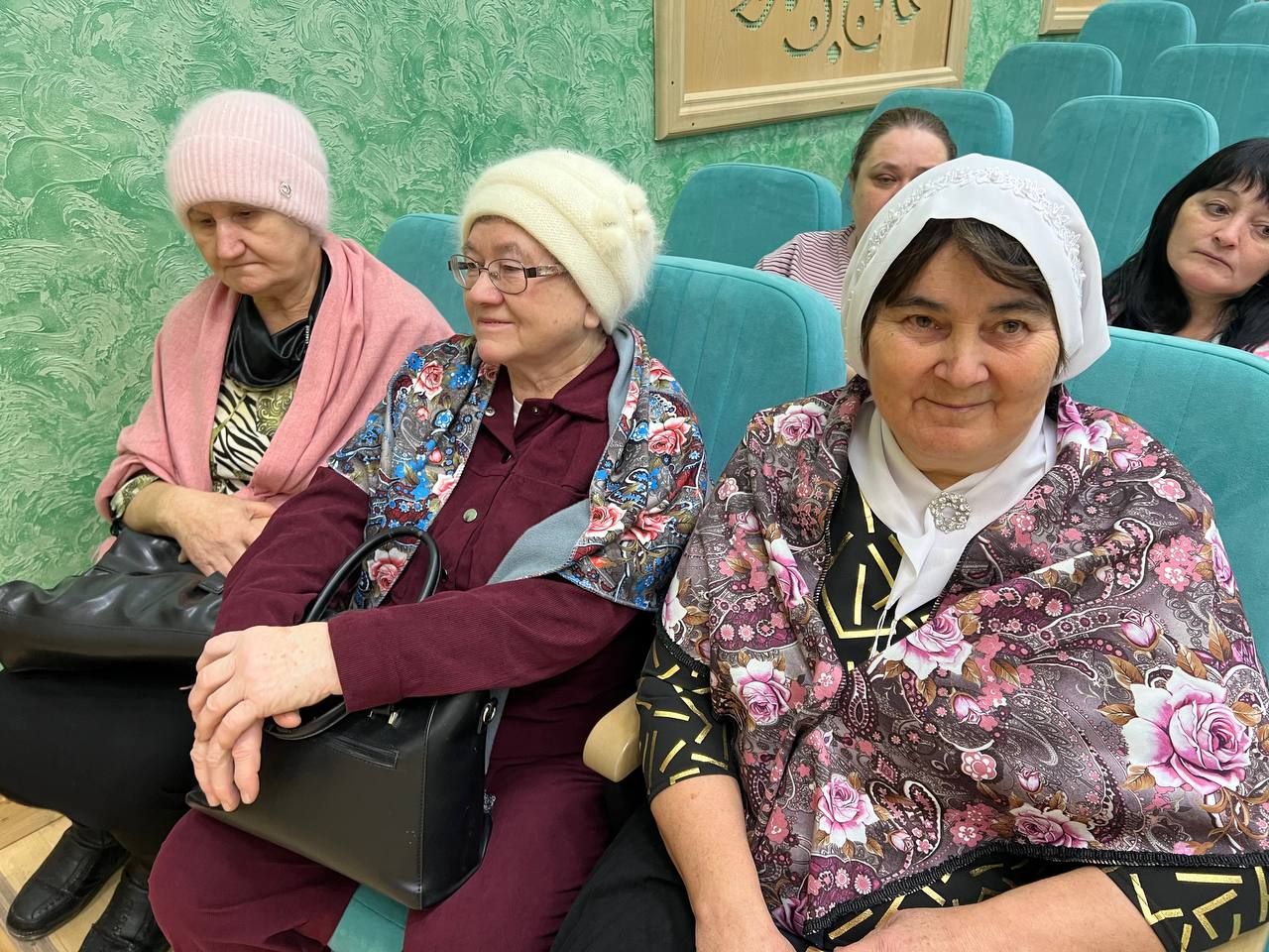 Халыкара хатын-кызлар көне уңаеннан район мәдәният йортында узган бәйрәм чарасыннан фоторепортаж