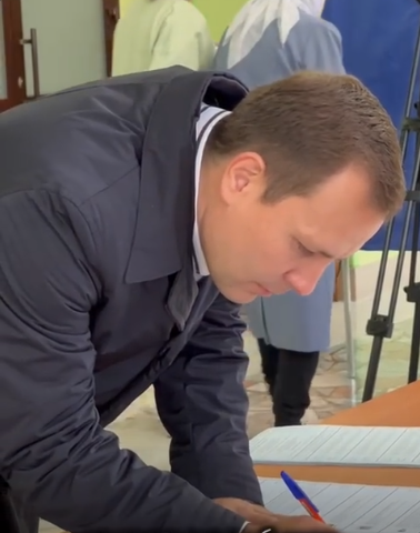 Саба муниципаль районы башкарма комитеты җитәкчесе Марат Кәримов Сабаның 2482 номерлы сайлау участогында тавыш бирде