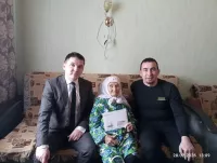 Эзмәдә яшәүче Зәкиябану Фазлыеваны 98 яшь тулуы белән котладылар