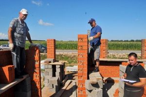 Кирпечләрдән тудырылган куаныч