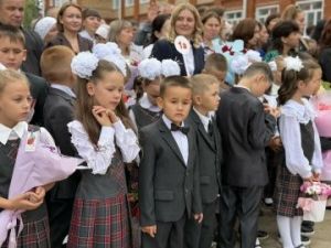 Шәмәрдән лицеенда 65 беренче сыйныф укучысына   бүләк итеп китаплар тапшырылды