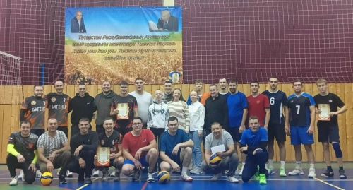 Югары Симеттә Марсель һәм Ирек Талиповлар истәлегенә волейбол ярышлары узды