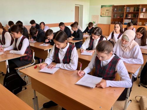 «Татарча диктант» акциясенең иң өлкән катнашучысына - 82 яшь