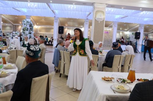 Сабада алтын, бриллиант туйларын билгеләп узучы парларны тәбрикләделәр