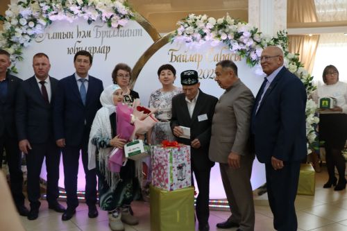 Сабада алтын, бриллиант туйларын билгеләп узучы парларны тәбрикләделәр