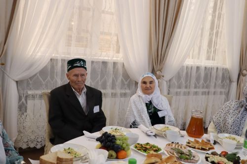 Сабада алтын, бриллиант туйларын билгеләп узучы парларны тәбрикләделәр