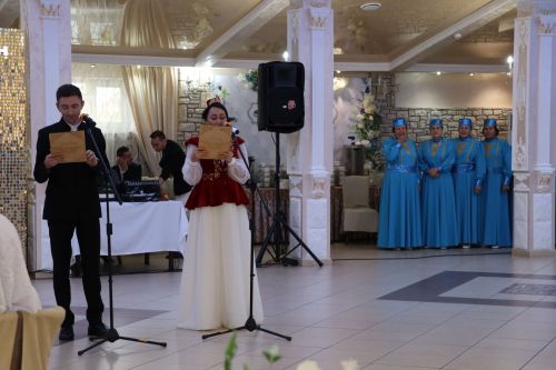 Сабада алтын, бриллиант туйларын билгеләп узучы парларны тәбрикләделәр