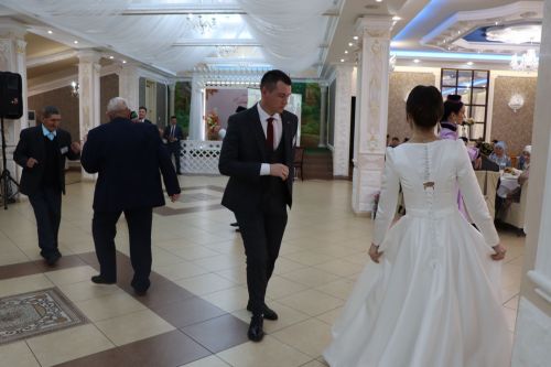 Сабада алтын, бриллиант туйларын билгеләп узучы парларны тәбрикләделәр