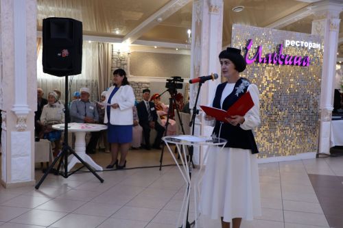 Сабада алтын, бриллиант туйларын билгеләп узучы парларны тәбрикләделәр