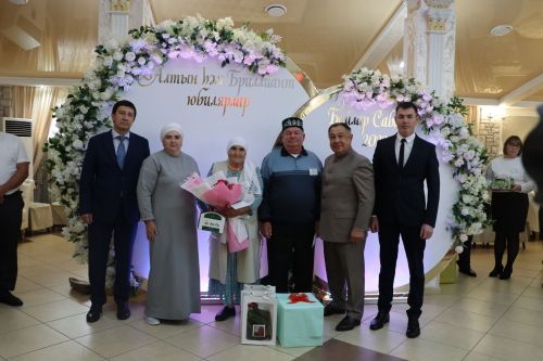 Сабада алтын, бриллиант туйларын билгеләп узучы парларны тәбрикләделәр