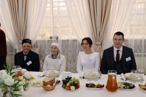Сабада алтын, бриллиант туйларын билгеләп узучы парларны тәбрикләделәр