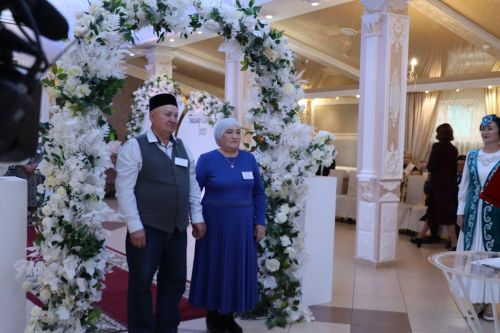 Сабада алтын, бриллиант туйларын билгеләп узучы парларны тәбрикләделәр