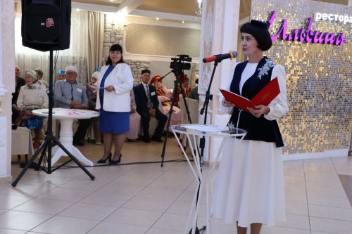Сабада алтын, бриллиант туйларын билгеләп узучы парларны тәбрикләделәр
