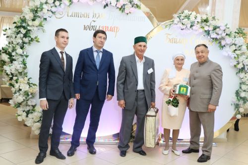 Сабада алтын, бриллиант туйларын билгеләп узучы парларны тәбрикләделәр