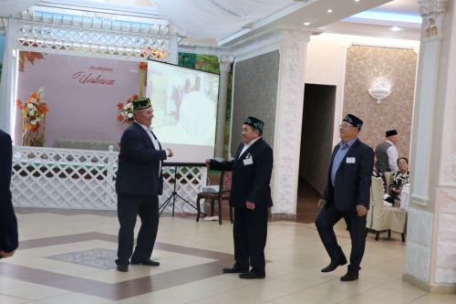 Сабада алтын, бриллиант туйларын билгеләп узучы парларны тәбрикләделәр