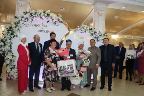 Сабада алтын, бриллиант туйларын билгеләп узучы парларны тәбрикләделәр