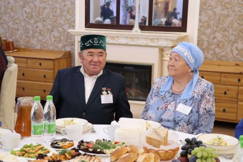 Сабада алтын, бриллиант туйларын билгеләп узучы парларны тәбрикләделәр