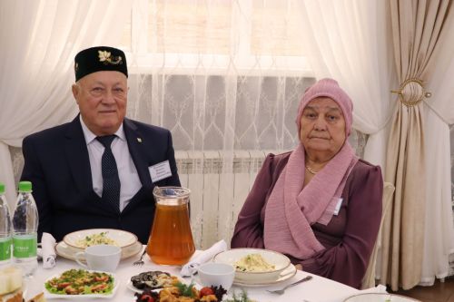 Сабада алтын, бриллиант туйларын билгеләп узучы парларны тәбрикләделәр