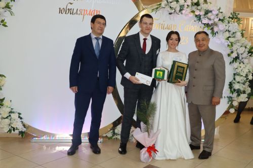 Сабада алтын, бриллиант туйларын билгеләп узучы парларны тәбрикләделәр