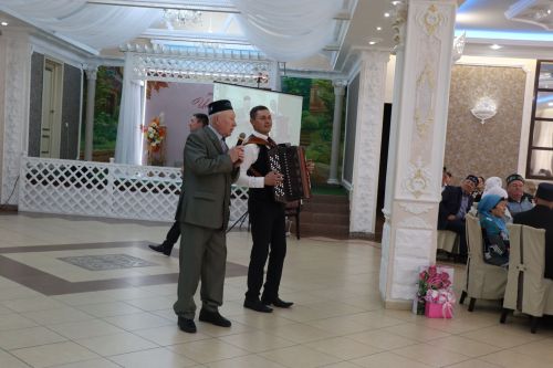 Сабада алтын, бриллиант туйларын билгеләп узучы парларны тәбрикләделәр