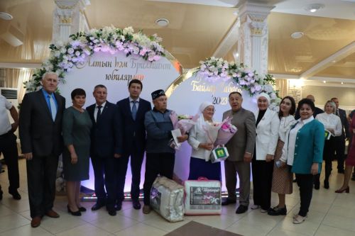 Сабада алтын, бриллиант туйларын билгеләп узучы парларны тәбрикләделәр