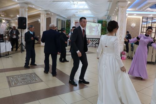 Сабада алтын, бриллиант туйларын билгеләп узучы парларны тәбрикләделәр