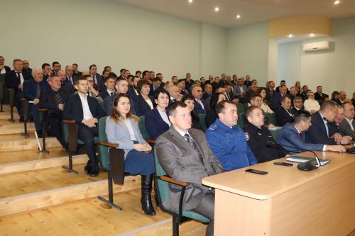 Район Советының чираттагы утырышында социаль  үсеш фаразлары билгеләнде