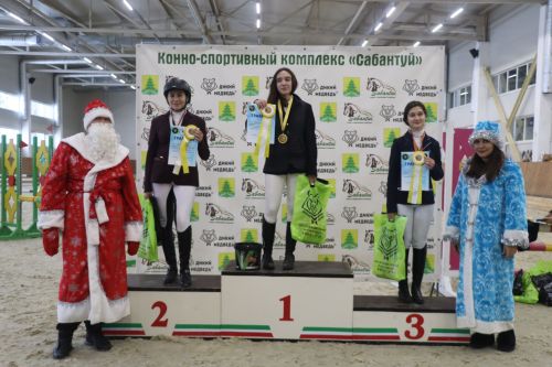 Узган  ялларда “Сабантуй”  спорт  мәктәбендә конкур буенча   район  чемпионаты  үткәрелде