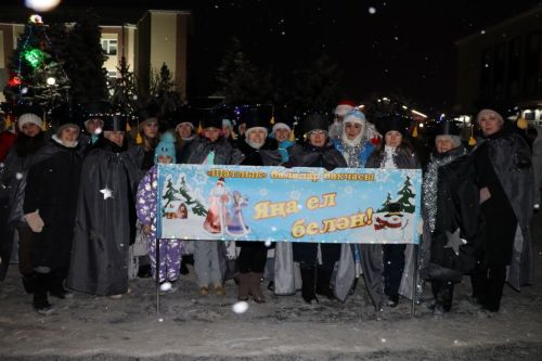 Саба Кыш бабайлар, Кар кызлары, җигүле атлар  һәм техника парады (фоторепортаж)