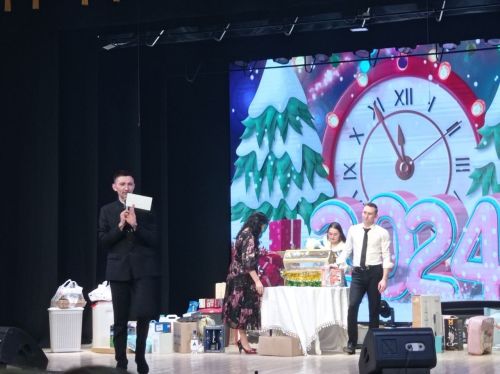 Саба мәдәният йортында «Беренче Яңа ел киче вә Хәмзә бай хикмәтләре» дип исемләнгән бәйрәм тамашасы узды