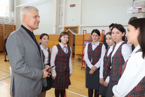 Депутат укучыларны виртуаль аралашуга сак карарга чакырды