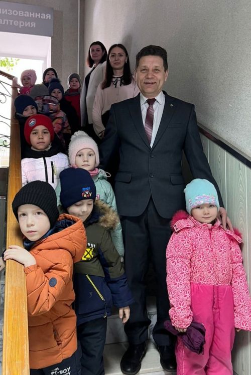 Балалар акча санарга өйрәнә