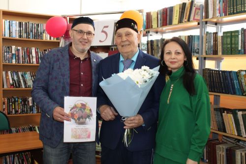 Камил абый 85тә дә вальс әйләнә