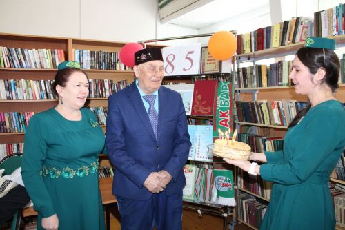 Камил абый 85тә дә вальс әйләнә