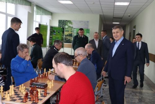Лесхозда  үткәрелгән шахмат ярышында Нургали Миннехановның  оныкчыгы Нургали  дә катнашты