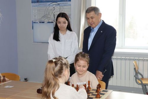 Лесхозда  үткәрелгән шахмат ярышында Нургали Миннехановның  оныкчыгы Нургали  дә катнашты