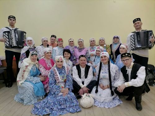 Кыз биргәч, уракка төштеләр, аннары җыелышып кич утырдылар