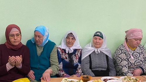 Кичә Саба җәмигъ мәчетендә ифтарга 160 кешегә табын әзерләнде