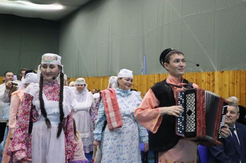 Мунчала бәйләделәр, орлык чыгардылар, сөрән салып солдатка да озаттылар