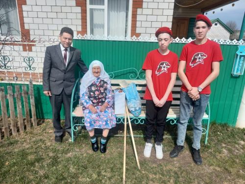 Ветераннарга Республика Рәисеннән котлау хатлары һәм күчтәнәчләре тапшырылды