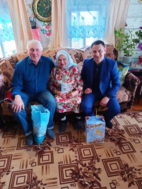 Җиңү көне уңаеннан ветераннарга күчтәнәчләр тапшырылды