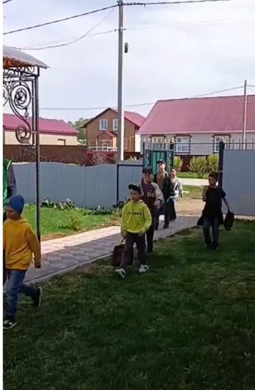 «Безгә бирсәң бер күкәй, тавыгың салыр йөз күкәй!»
